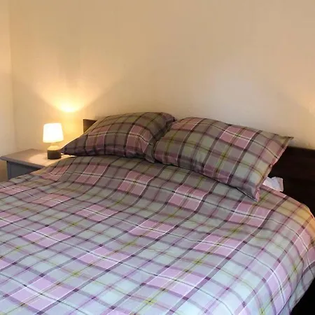 Spacious 1 Bed In Appartement *